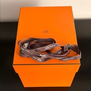 Hermes box & ribbon